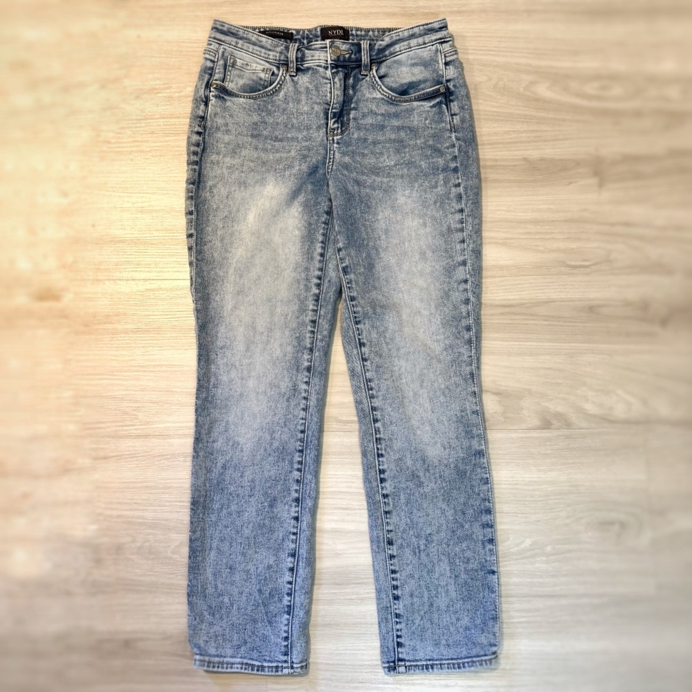 NYDJ Margot Girlfriend jeans straight leg size 4 light wash blue denim - Picture 2 of 13